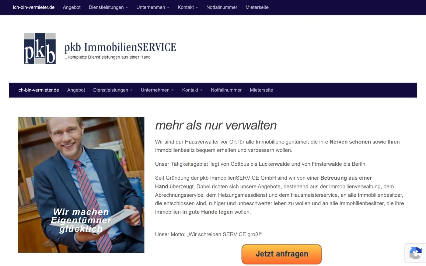 Alte WordPress-Seite mit doppelter Navigationsleiste, Stockfoto mit eingebranntem Text und orangefarbenem Verlaufsbutton