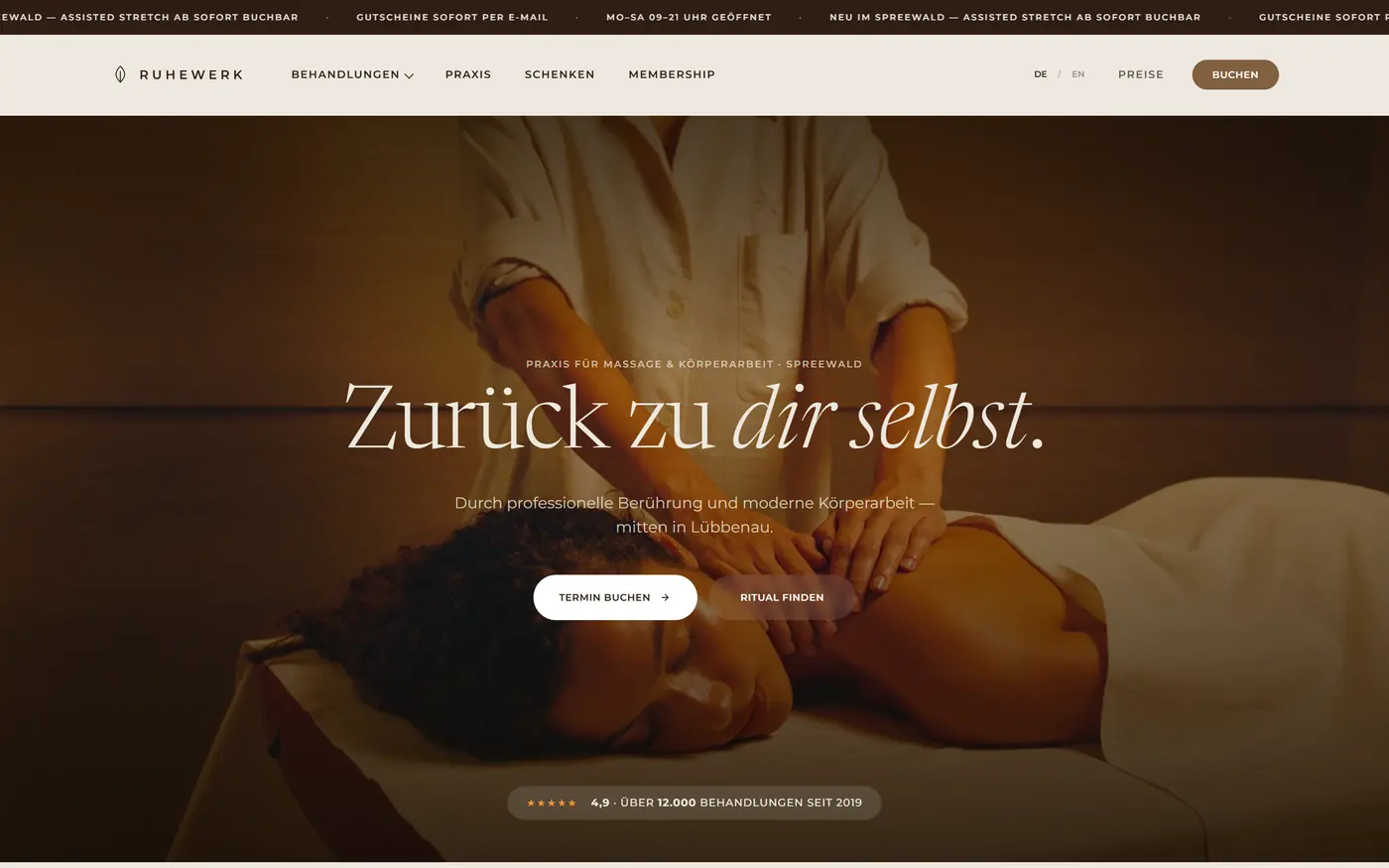 Demo-Website RUHEWERK mit Massagebehandlung im Hero